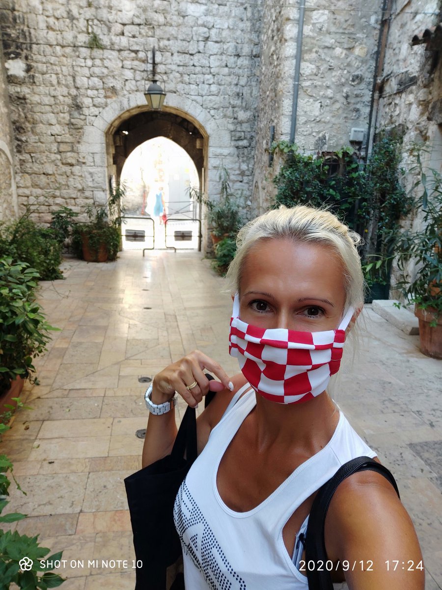 Senj_HR's tweet photo. Protect yourself in the city
#Vence #France 🇨🇵 #masque #Hrvatska🇭🇷 #proudtobecroate https://t.co/VIbK9UY0fB