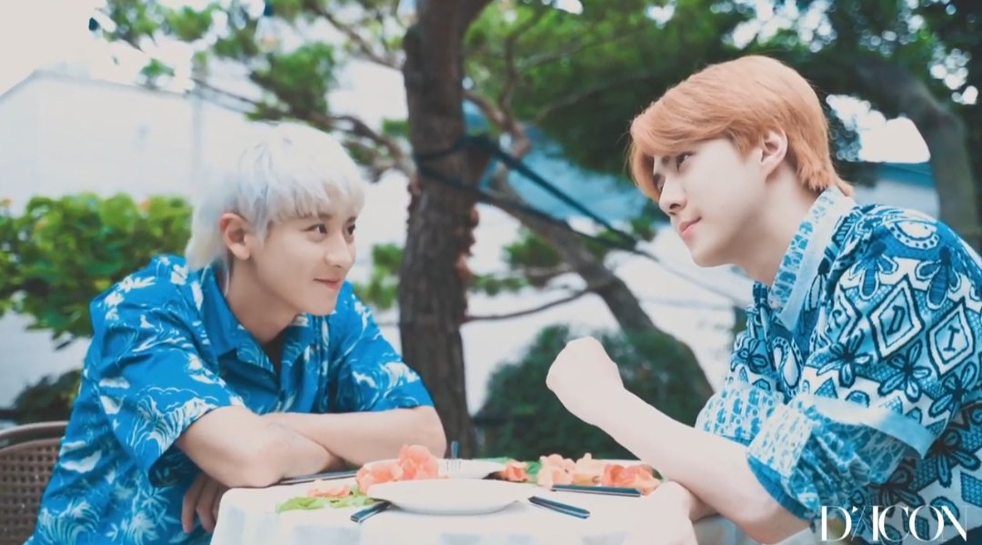 THOUGHTS ARE BEING THUNK SO MUCH  I NEED HELP THEY LOOK SO GORGEOUS! AND PLEASE  THE WAY CHANYEOL IS LOOKING AT SEHUN  #EXO_SC    #SEHUN    #CHANYEOL  