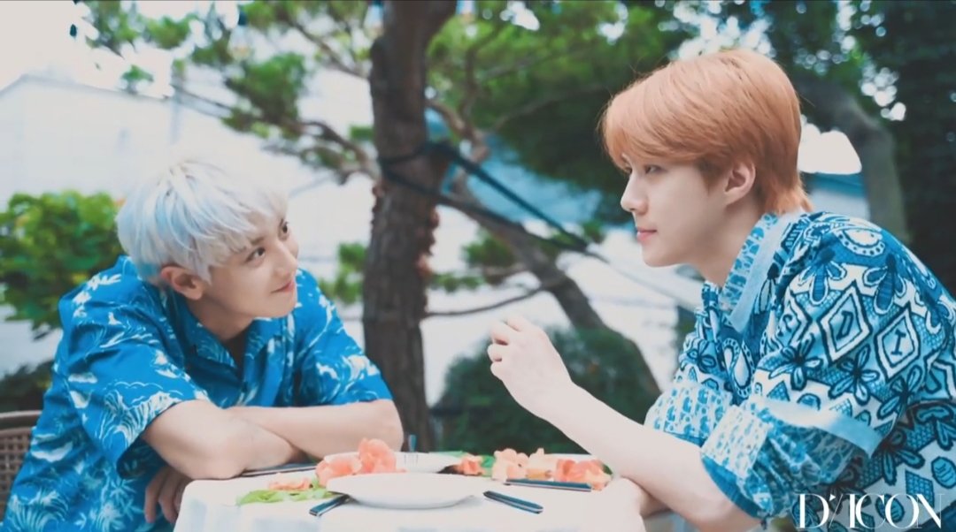 THOUGHTS ARE BEING THUNK SO MUCH  I NEED HELP THEY LOOK SO GORGEOUS! AND PLEASE  THE WAY CHANYEOL IS LOOKING AT SEHUN  #EXO_SC    #SEHUN    #CHANYEOL  