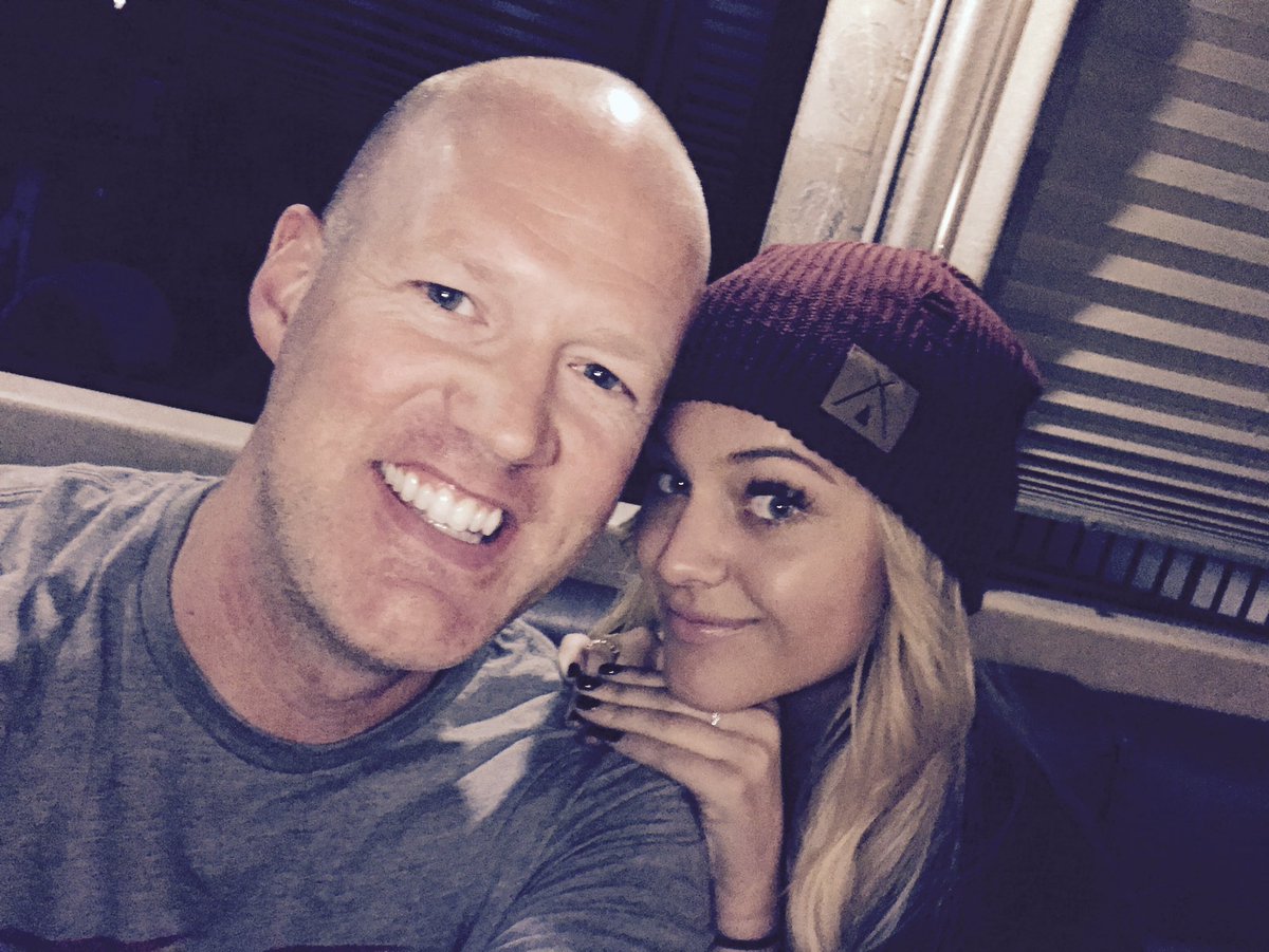 US99Chicago's tweet photo. Happy birthday weekend @KelseaBallerini !! 

Flashback to a super fun #BusChat @JoesRosemont >>>> https://t.co/s6o79bR8F0