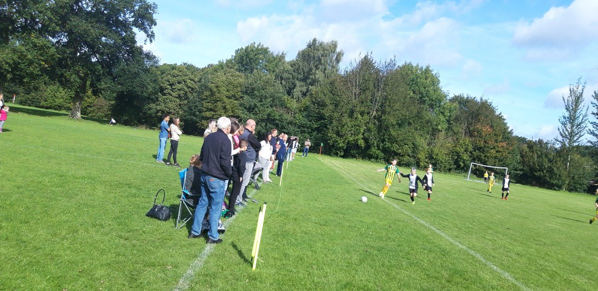 TowlerSj's tweet photo. A fantastic result and support for our Hollywood Utd Elite Under 9's against Cookley All Stars!! A 7- 2 win and some cracking football played! Well done lads and Coaches Courtney and Brady! Great Start! #HUFC #Solihull #Wythall #respect #community #team https://t.co/pUg61bKxCv
