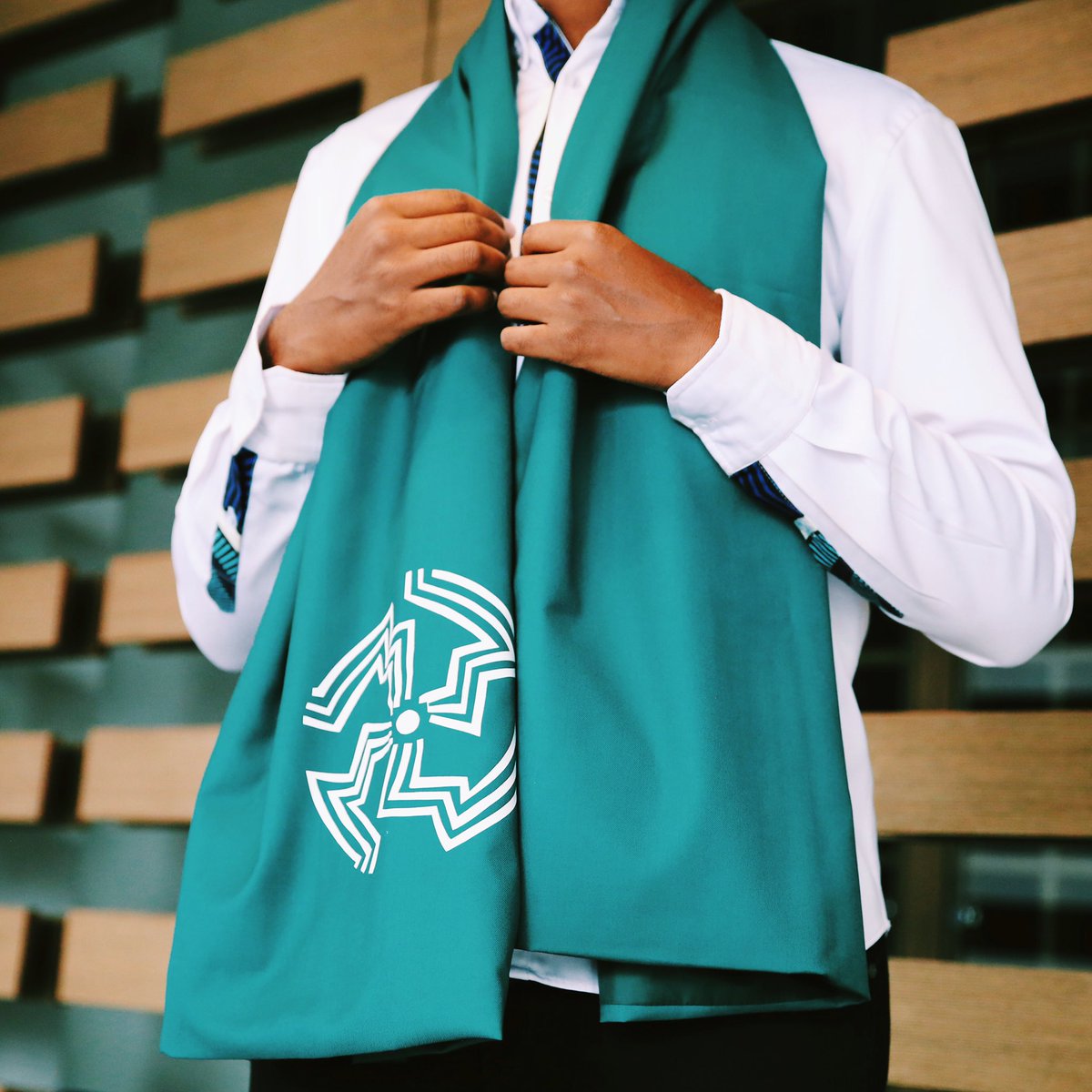 tea_merch's tweet photo. And just when you thought we were done...
Meet MANZI, our multi purpose scarf. 
A good way to cope with the weather elegantly.
A 1.7*0.55 m scarf, to keep you warm in this season.
Available in two colorway [ Pine Green and  Cider ].
#madeinRwanda🇷🇼
#teamerch https://t.co/sko1RlJHHl