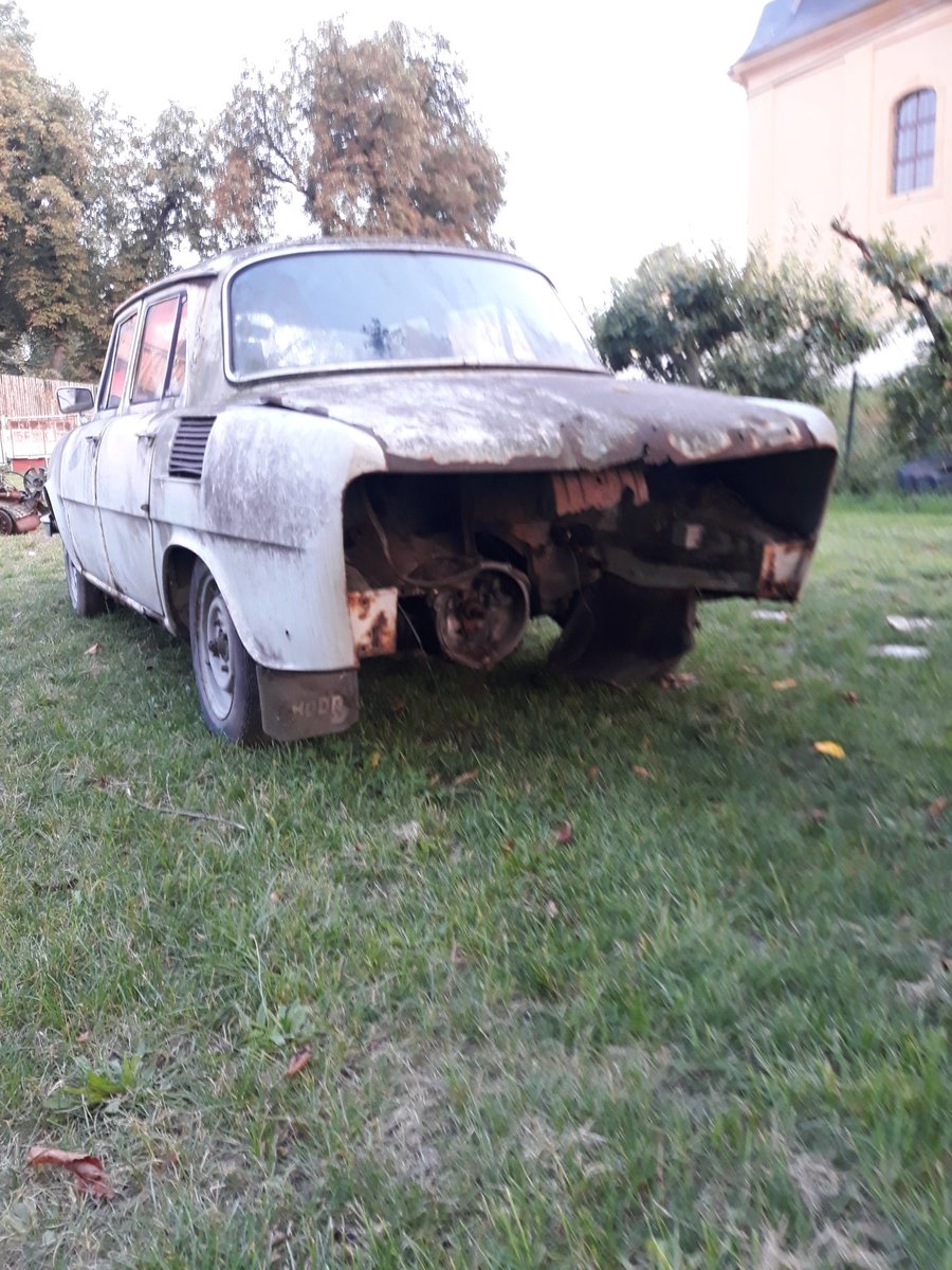 Hundertka1's tweet photo. Nevíte kde se dá sehnat botox na auta? https://t.co/yCxhiaof9u