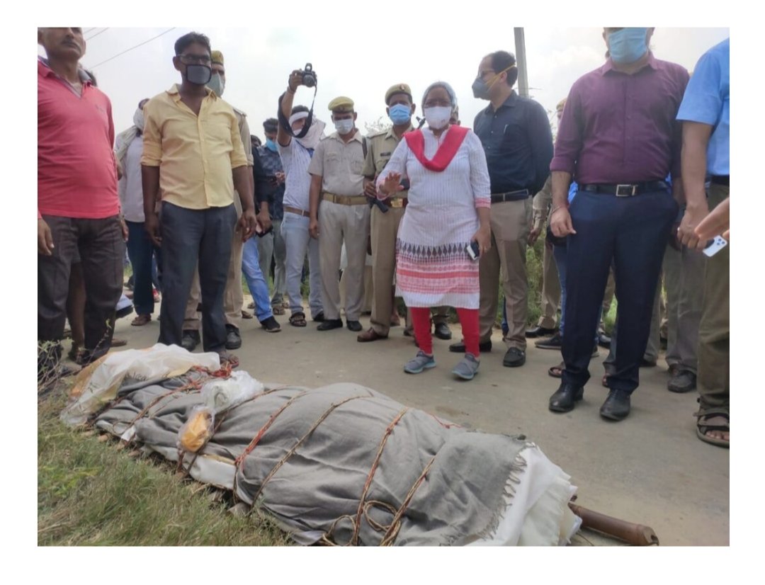 AmarGujjar8's tweet photo. @Uppolice @CMOfficeUP @myogiadityanath @dgpup @igrangemeerut @baghpatpolice श्रीमानजी अवैध जहरीली शराब से 5 व्यक्तियों की मौत की जिम्मेदारी कौन लेगा, चौकी इंचार्ज के संरक्षण में जहरीली शराब बिकने से 5 व्यक्तियों की मौत, अभी तक प्रशासन सोया हुआ है, किसी पर कोई कार्यवाही नहीं ! https://t.co/YLgaDBOiaW