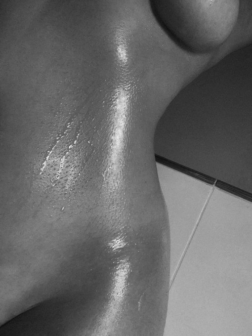 1 pic. Just dropped a video of my post-workout shower. Water running over the perfect curves of my natural