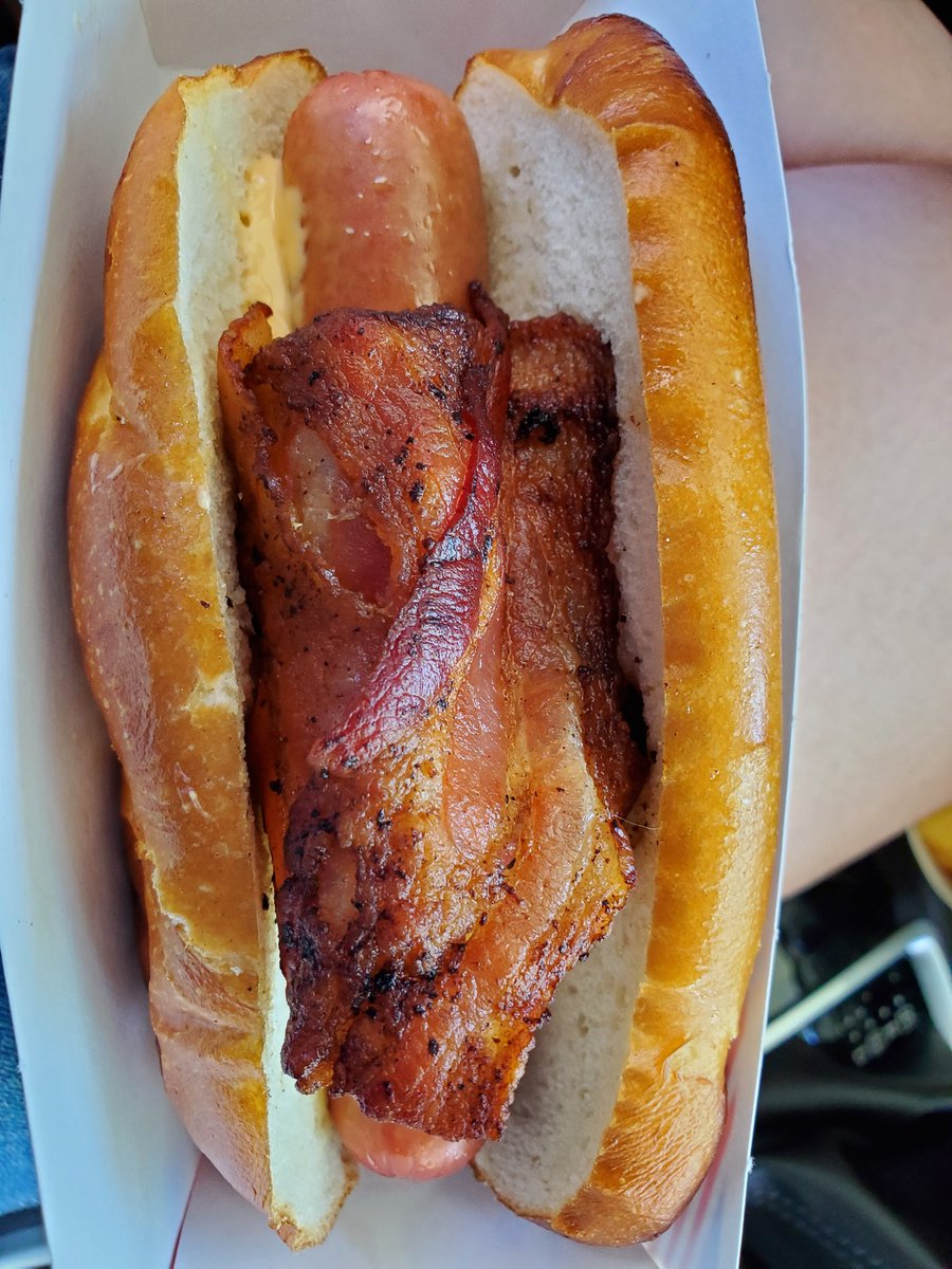 kellydaniels66's tweet photo. @sonicdrivein is this really a cheesy bacon pretzel dog w/ grilled onions??? This is terrible!! https://t.co/LoxhlZUb3A