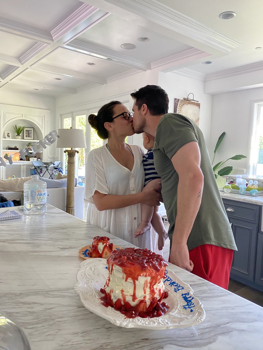 Robbie Amell tweet media