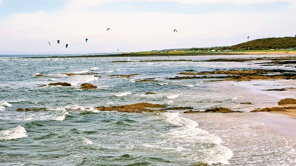 LStewart_books's tweet image. Great day for kite surfers at Longniddry Bents #sport #GetOutdoors #ocean #sea #SaturdayMotivation #beach #kitesurfing #Weather #fun