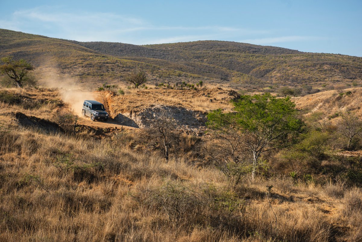 MercedesBenzMx's tweet photo. Para explorar lugares místicos, el poder todoterreno es perfecto. El sueño de nuestra Clase G la ha llevado a Oaxaca y está lista para conocer a dos artesanos que, en sus piezas, transmiten la herencia de la cultura zapoteca.
#ClaseG #EsMexicana https://t.co/UUrDmWJBo8