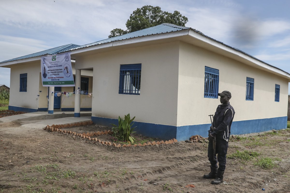 unmissmedia's tweet photo. Shaping #peace together 4 #SouthSudan =spreading joy among communities+local law enforcement in Terekeka,by handing over 1st police station, built by #UNMISS. Earlier, local police had only a tent, while detainees needed 2 be chained open air: https://t.co/PbQ2JRQSFD. #A4P #SSOT https://t.co/krrIqc5kSq
