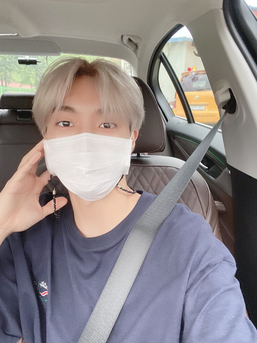 roseoclock_'s tweet image. Eng
[#ANDY] 

Was this day a great one?! 
I met my family after a long time also I met Mayo too❤️ I'm so happy!!
I hope everyone is doing great! Let's meet tomorrow🌹😆

#세븐어클락 #SEVENOCLOCK #앤디 #로즈들 #ROSes #goodnight