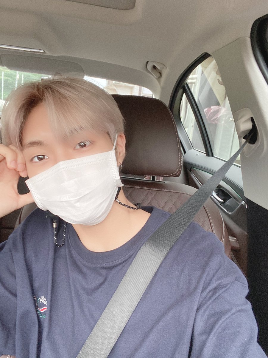 roseoclock_'s tweet image. Eng
[#ANDY] 

Was this day a great one?! 
I met my family after a long time also I met Mayo too❤️ I'm so happy!!
I hope everyone is doing great! Let's meet tomorrow🌹😆

#세븐어클락 #SEVENOCLOCK #앤디 #로즈들 #ROSes #goodnight