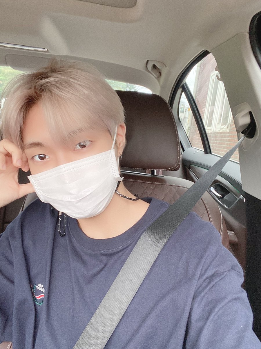 roseoclock_'s tweet image. Eng
[#ANDY] 

Was this day a great one?! 
I met my family after a long time also I met Mayo too❤️ I'm so happy!!
I hope everyone is doing great! Let's meet tomorrow🌹😆

#세븐어클락 #SEVENOCLOCK #앤디 #로즈들 #ROSes #goodnight