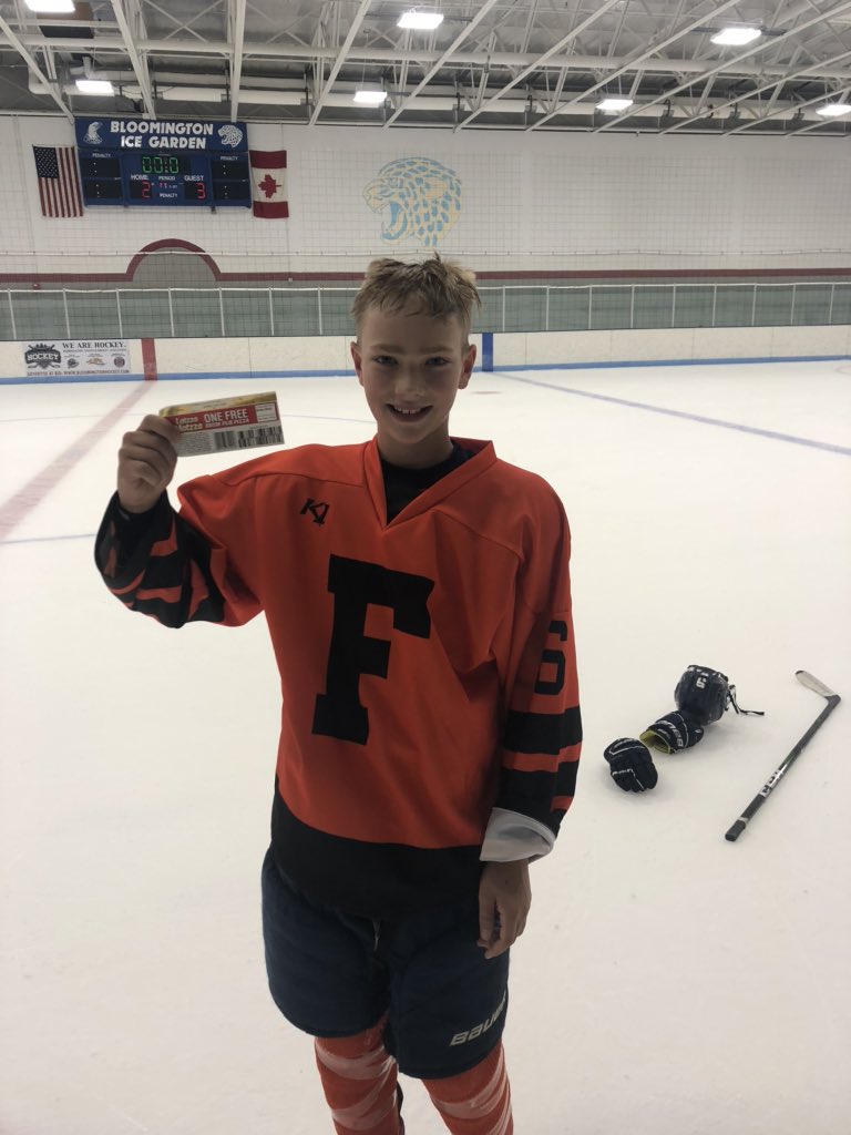 PWC Boys Minor 

Micklain Martalock had 2 beauty goals to earn the Lotzza Motzza POTG. 2nd of the weekend looks like his family will have pizza night in the near future👀 Farmington Minor takes it 3-2.