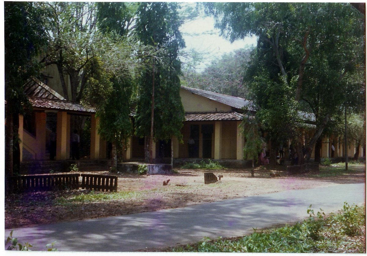 The buildings looked as if they were from a previous era, but the  #MBBS training was as best as it could get in India. Knowledgeable, skilled faculty members fiercely dedicated to teaching & patient care are what makes a medical college great, not necessarily swanky buildings.
