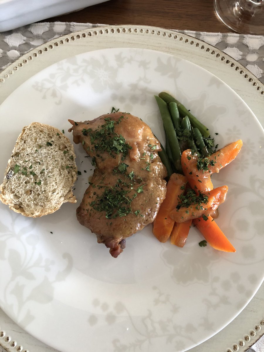 AnaMaria_pasch's tweet photo. #DishOfTheDay 
 Basic salad and today with fresh coconut 😉Chicken, carrot and green beans are the main dish.  Finishing with apple cake that also received coconut and sunflower seeds ...  #Coffee, of course, always!
 #ThingsOfAninha 🤦‍♀️🌟💛🌟
#MadeMyself https://t.co/kyVdr1YPOM