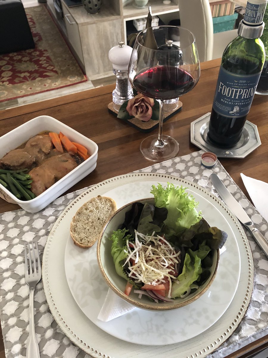 AnaMaria_pasch's tweet photo. #DishOfTheDay 
 Basic salad and today with fresh coconut 😉Chicken, carrot and green beans are the main dish.  Finishing with apple cake that also received coconut and sunflower seeds ...  #Coffee, of course, always!
 #ThingsOfAninha 🤦‍♀️🌟💛🌟
#MadeMyself https://t.co/kyVdr1YPOM