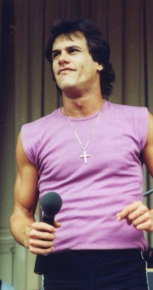 kcandsunshineb's tweet photo. Let’s celebrate the weekend! What KC and The Sunshine Band songs are you grooving to today? https://t.co/r0DeBxd1Sv #TeamKCSB https://t.co/2wccDRyXnY