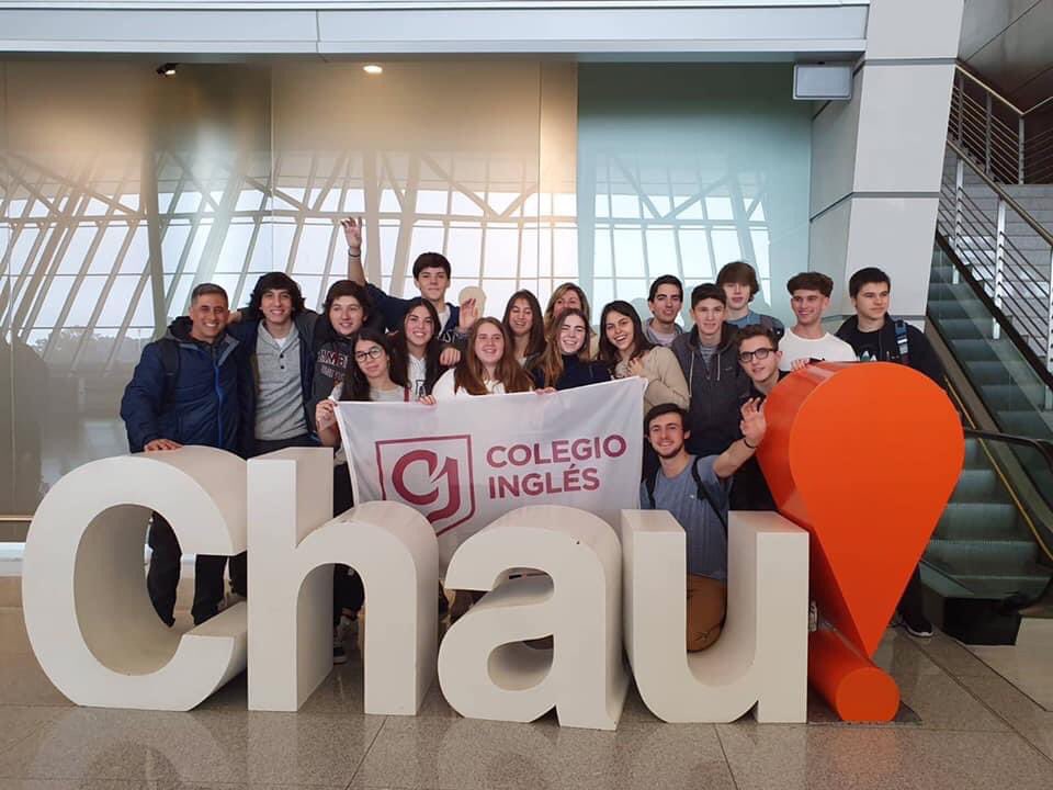 ColegioInglesUy's tweet photo. Hace un año la segunda generación de alumnos empezaba su viaje por Irlanda. Hoy, la nueva realidad, nos alejó de este sueño que con mucho esfuerzo y cariño hicimos realidad. Sin embargo, esta pausa forzada nos hace valorar mucho más estos momentos. https://t.co/WMkPC82whG