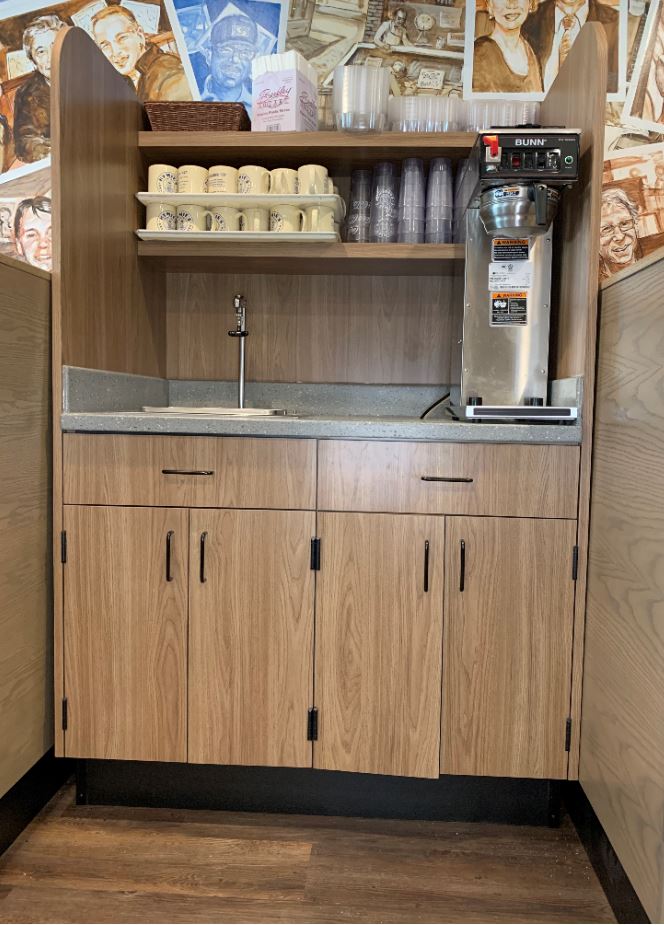 Heins_Marketing's tweet photo. Thank you @HymiesPA for selecting #BoldWoodInteriors We love the pickle bar!
Design Credit: Maggie Hampton @NobleHamptonInc Thank you Maggie!
#ThankYou #PickleBar #Pickles #WeLovePickles #millwork #custommillwork #hospitalityinteriors #interiors #hospitalitydesign #design https://t.co/gfCIbjkj5e