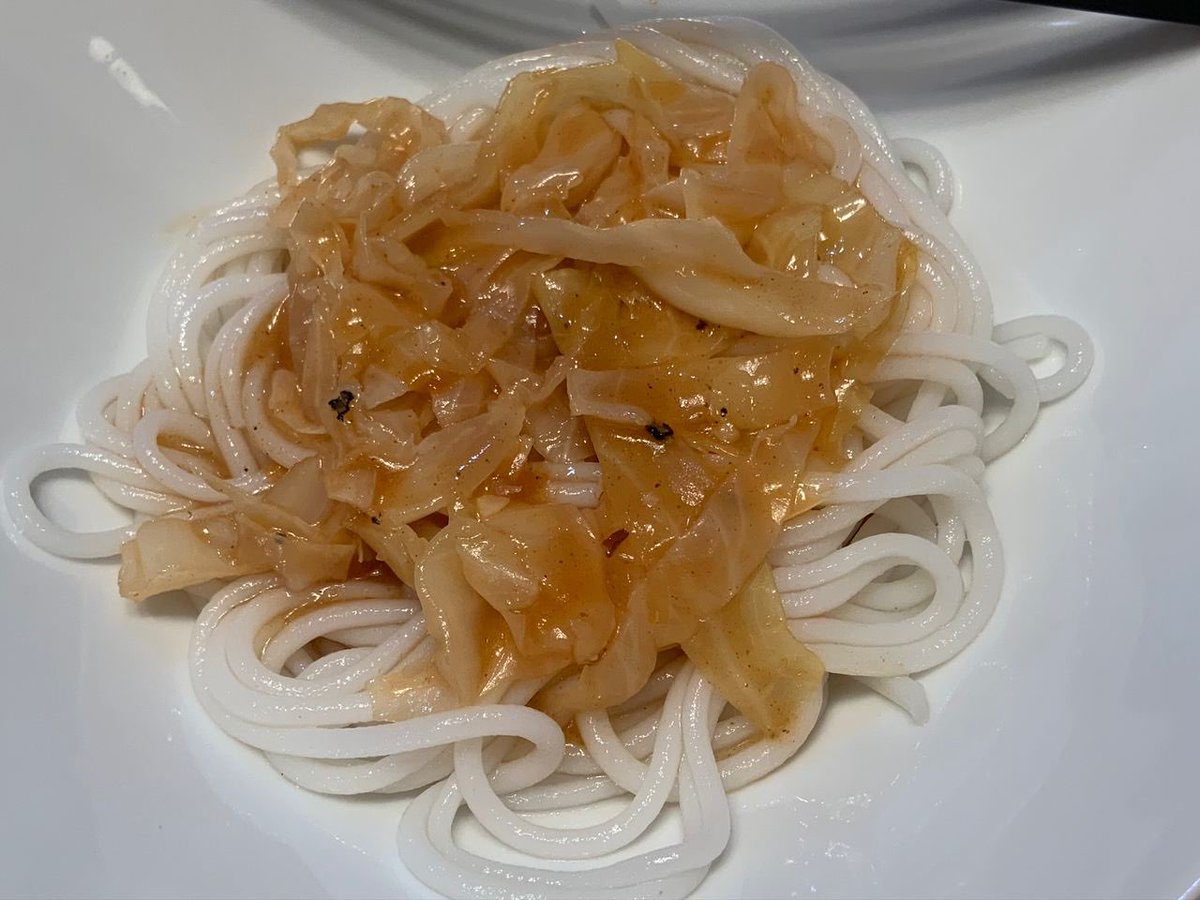 JojoSekri's tweet photo. JoJo Cooking Magic Homemade Sweet and Sour sauce with cabbage and rice noodles and fried beef
JojoCookingMagic Recipe
#friedbeef #cabbage #spices #naturalspices #naturalingredients #nofoodcoloring #nomsg #cooking #halalfood #halal #healthy #ownrecipe @jojosekri @jojocookingmagic https://t.co/CSJdMegdX8