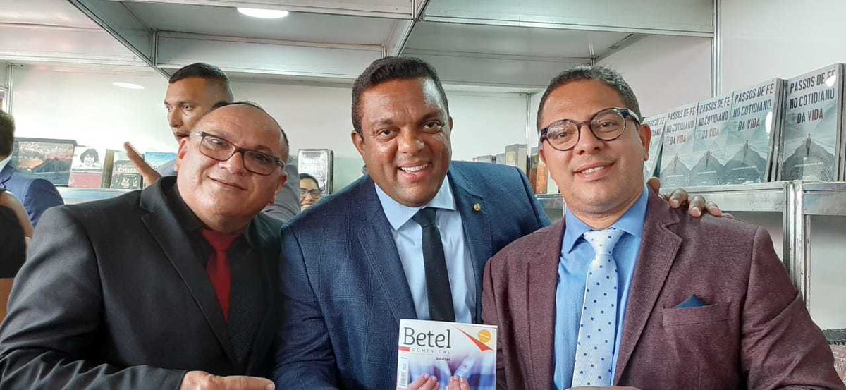 editorabetel's tweet photo. Pr Otoni de Paula no Stand da Betel prestigia o lançameto da revista Betel Dominical 4tri20, no qual o Pr. Isaqueu Mendes de Freitas é comentarista.
#gospel #livros #bíblia #palavradedeus #age2020 #conamad #editorabetel
⠀ https://t.co/QTZYwqPXN8
