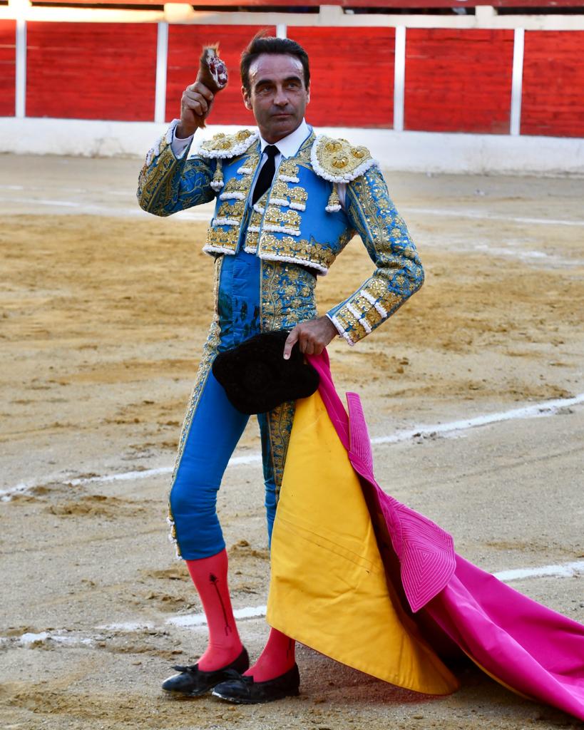 TorosBaza's tweet photo. 🏟 𝗗𝗶𝗿𝗲𝗰𝘁𝗼 | 1️⃣ @EPonceOficial, oreja en el que abrió plaza. 
🐂 “Productor-37”, de Román Sorando, palmas. https://t.co/9FNC7GhtdY