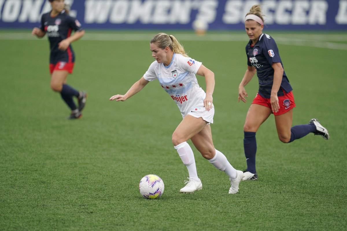 NWSL's tweet image. 𝒦𝒾𝒸𝓀𝒾𝓃&apos; 𝒾𝓉 𝒶𝑔𝒶𝒾𝓃 😀

🇺🇸🌍

@Twitch | nwsl.us/2y7JoBd

#NWSLFallSeries | #VerizonCommunityShield | #WASvCHI