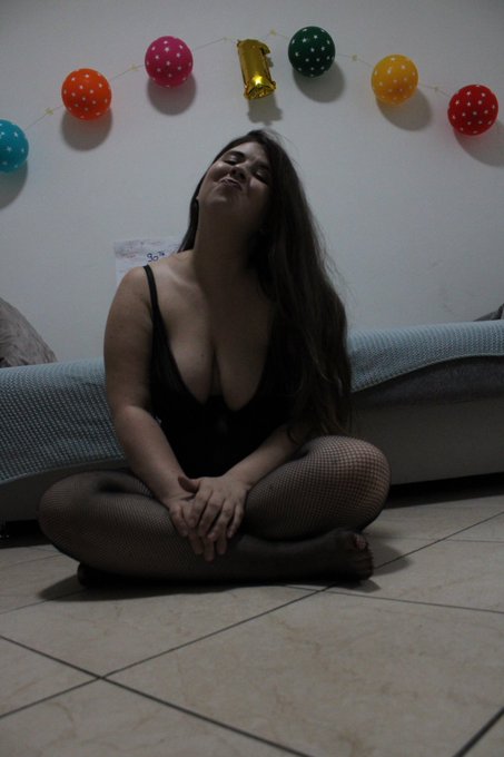 Vi aspetto Stasera si festeggia il primo anno su @stripchat   .  con sexy lottery  e tanto divertimente<a href="/tag/festa"class="tags"><span>#festa</span></a><a href="/tag/camgirl"class="tags"><span>#camgirl</span></a><a href="/tag/retweeetplease"class="tags"><span>#retweeetplease</span></a><a href="/tag/1anno"class="tags"><span>#1anno</span></a><a href="/tag/sexyl"class="tags"><span>#sexyl</span></a>