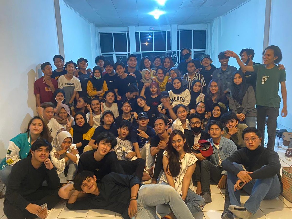 notfakboyyy's tweet image. excuse me