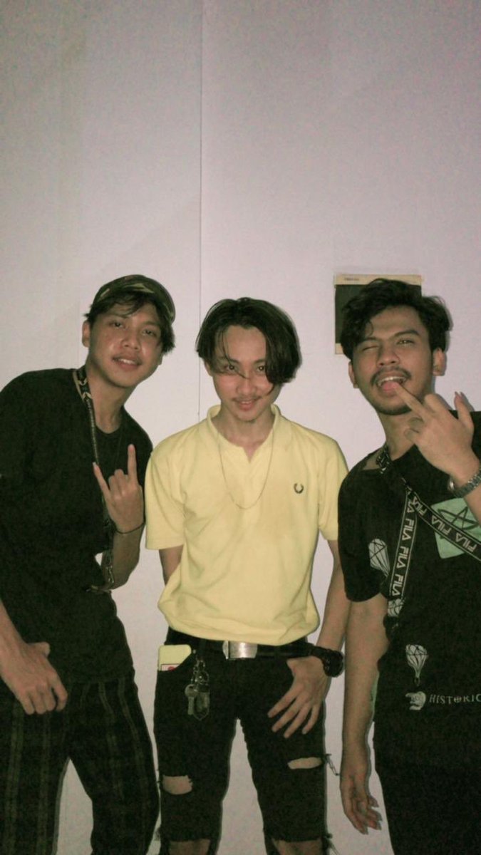 notfakboyyy's tweet image. excuse me