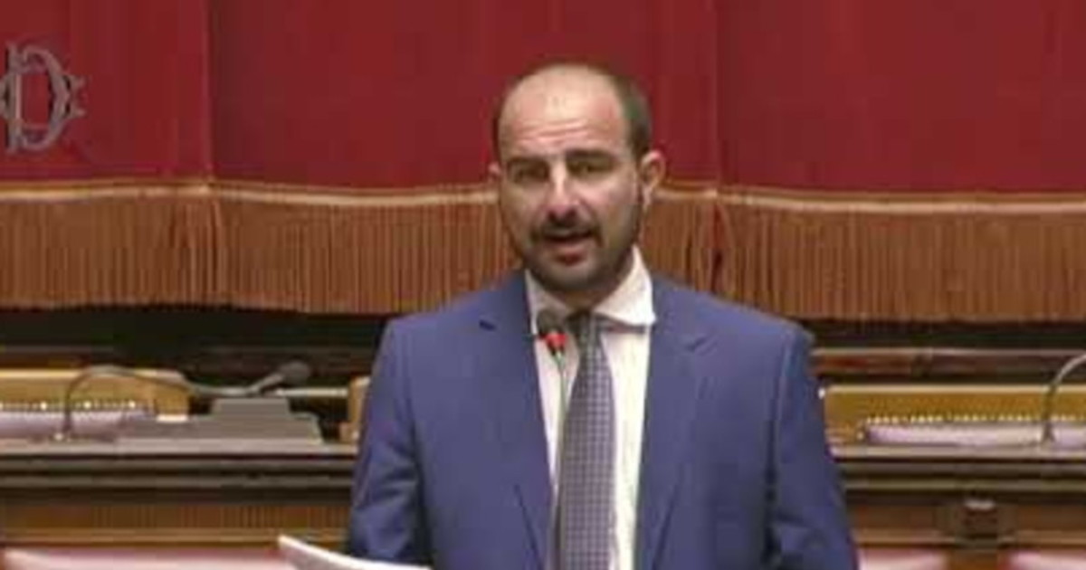 Libero_official's tweet photo. Giallo nel #M5s: lui? Marco #Rizzone, il furbetto del bonus Inps sospeso che però vota ancora. Solo una svista?  https://t.co/3DrF8SPEW2 https://t.co/z88nISZeM2