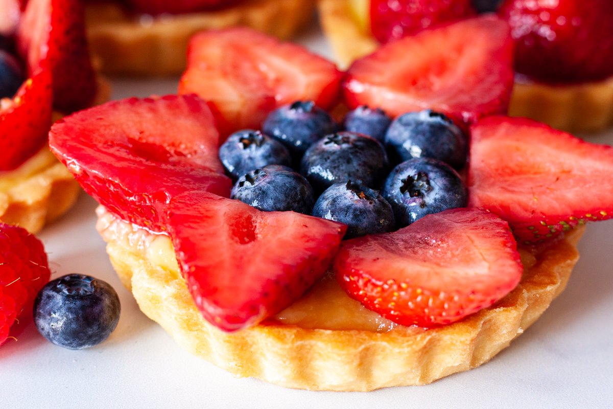 theminichefcom's tweet photo. This fresh fruit tart is filled with an amazingly tangy and sweet pineapple-lemon curd filling and topped with fresh sugar-coated berries. Perfect for the end of summer!

RECIPE https://t.co/QlFu6FRfEP

#Recipe #dessert #fruitberries #foodie https://t.co/LeWwUlhdXE
