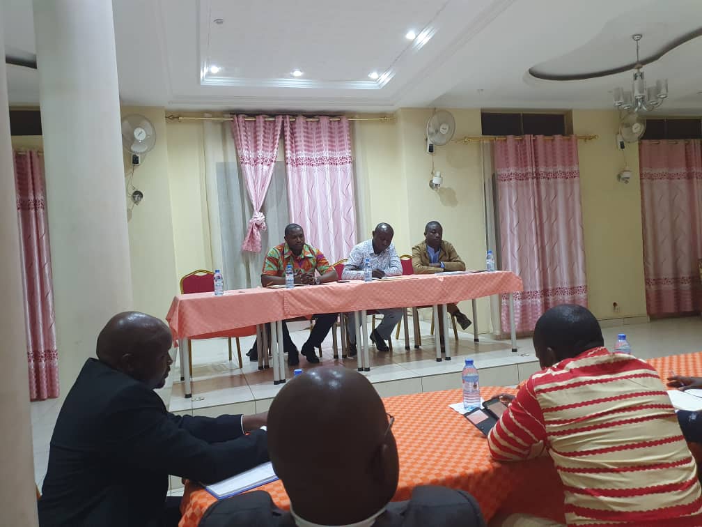 juvenalmunubo's tweet photo. #Bunia(Prov. de l'Ituri):Échange avec la délégation des anciens seigneurs de guerre de l'Ituri envoyés en juillet 2020 en Ituri par Présid de la Rép. pr la pacification de l'Ituri,conduite par Floribert Ndjabu de l'ex-FNI et comprenant notamnent Germain Katanga et Pichou Iribi https://t.co/SBbIFTifX7