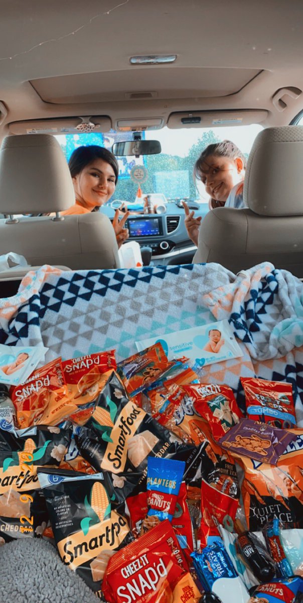 Hannahparpar13's tweet photo. #WalmartDrivein https://t.co/NaXuzdqPZm