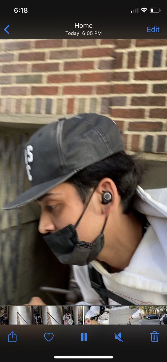 eatsleepbacon's tweet photo. @NYPD68Pct caught this dude on camera sniping packages around our neighborhoods. 😡 https://t.co/TWIYwR305O