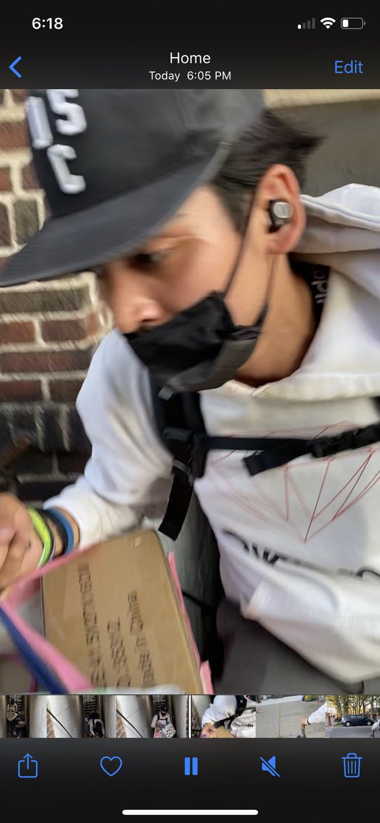 eatsleepbacon's tweet photo. @NYPD68Pct caught this dude on camera sniping packages around our neighborhoods. 😡 https://t.co/TWIYwR305O