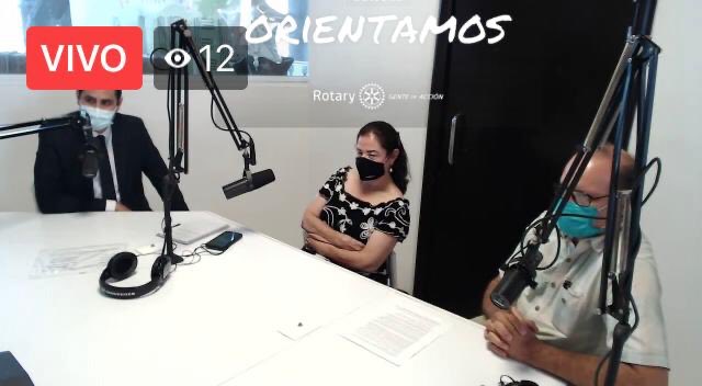 AmecaCr's tweet photo. Compartiendo análisis de la situación de los pequeños empresarios el @LaLiderRadio en conjunto con la CANACO de Ameca. https://t.co/gFB6sJSyB0