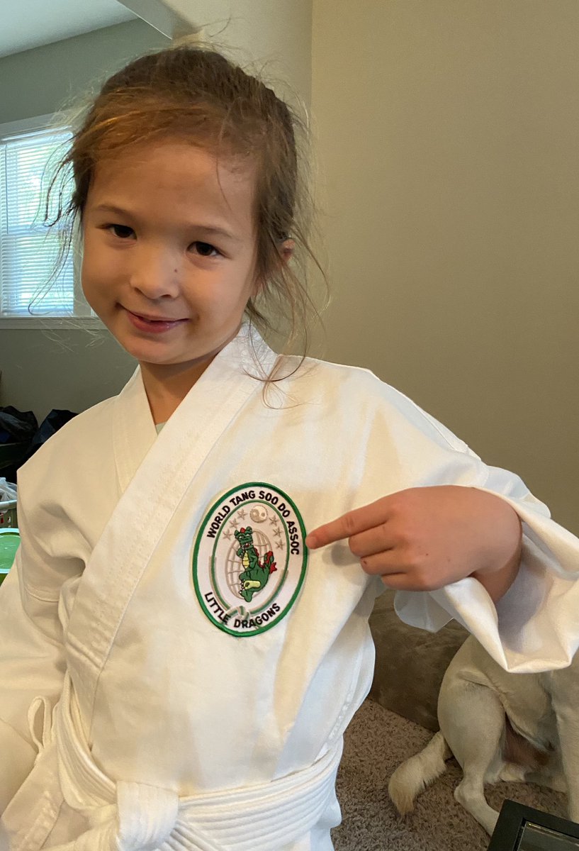 SharonChenTV's tweet photo. Earned my #MomStripes today. It’s probably my biggest #MomProject yet, I had to sew a patch onto #MyBug’s Karate #Ghee and it’s even on straight! 🏅 🏆
#NoBloodShed #NoCrazyStrings #NotIronOn #PatchWork #sewingproject #MomMedal https://t.co/CgFJAS31kT