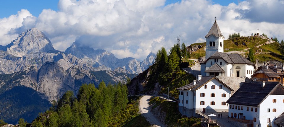 The perfect destination for mountain lovers and hiking fans, #Tarvisio is where #Italy, Slovenia and Austria meet. bit.ly/3mbNr48