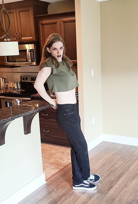 Can you tell I have a giant cock? https://t.co/RYIM536pCU