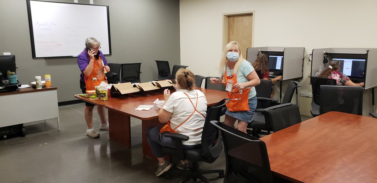 stevedhd's tweet photo. We hit our second goal of 20k for recoveries so we got @jimmyjohns! Good job everyone!
#thd0416
#getd18
@cris_talamantes 
@BarbJPMD 
@KennyRedigerTHD 
@NagyAndrew 
@ https://t.co/ZsMtsDvanp