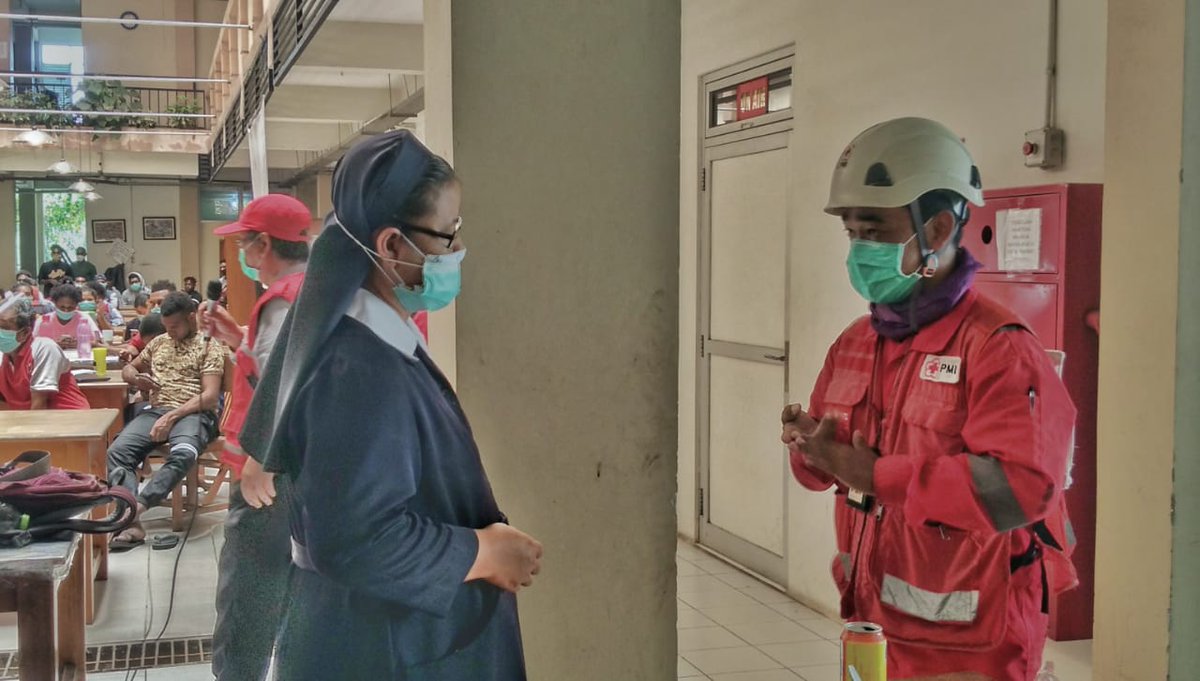 muhammad_eksan's tweet photo. Melakukan suatu negosiasi sangat penting kordinasi sangat penting untuk mendapatkan hasil yg sesuai kita harapkan. Satgas covid19 pmi kab sleman melakukan kordinasi sebelum dan sesudah Giat berlangsung.

@pmi_sleman @pmi_diy @RelawanPMISlmn 
#lawancovid19 https://t.co/ArW9b5vEEC
