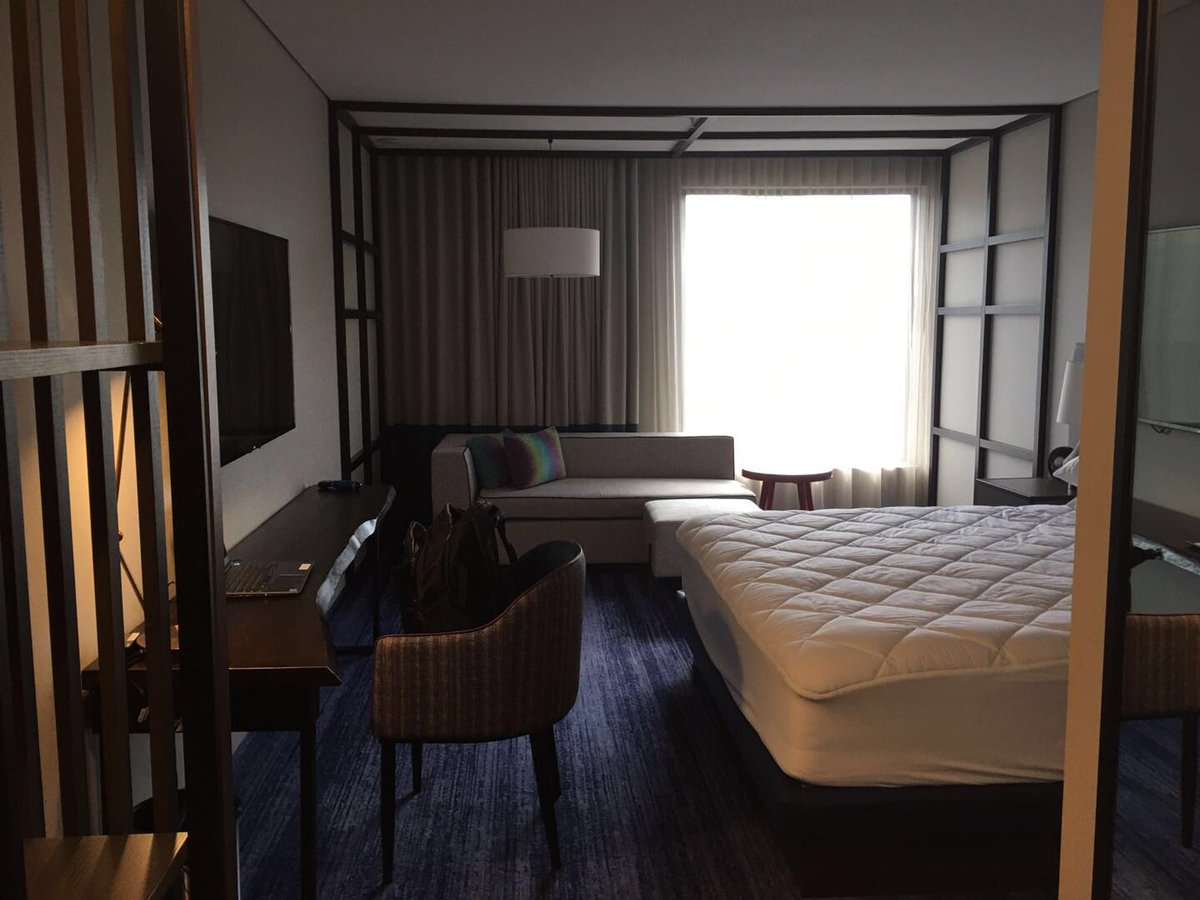 maryary1090's tweet image. #cfe2020 #cfe the 2020 CFE exam room in Doubletree by Hilton downtown Montreal. Any other exam hotels have narrower tables? The table is too small to display the entire case. I have to ready it in my hand and unable to do the typing at the same time.