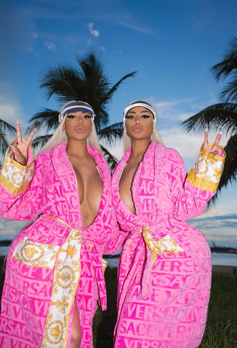 PARDON MY VERSACE ROBE https://t.co/IGJ645Hj1k