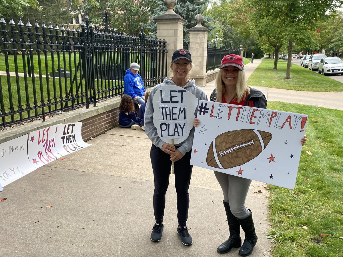 david_schuman's tweet photo. High school football players and parents protesting outside Governor’s Mansion. They want to play football games this fall. Big concern with playing in spring is frozen fields. More at 6 and 10 @WCCO https://t.co/EKaK4wMox1