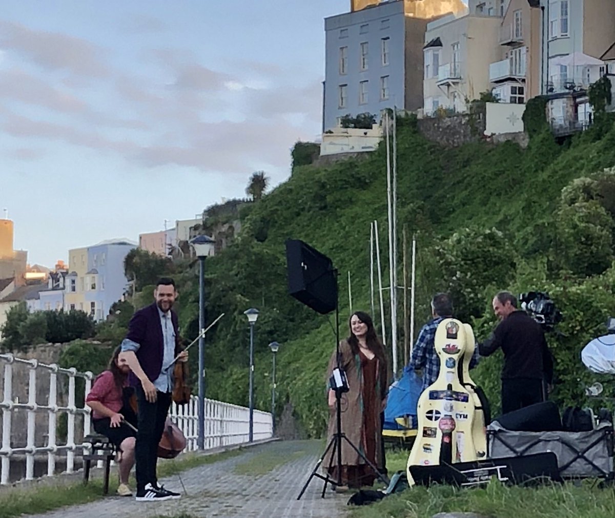 anothergraeme's tweet photo. Great to see #tenby on #lastnightoftheproms @TenbyMuseum @tenbyobserver @TenbyVG @TenbyOfficial - filmed last Tuesday evening overlooking North Beach - was lucky enough to watch them record it live on a beautiful warm September evening in one amazing location 🎶 https://t.co/phrmy4Bd2n