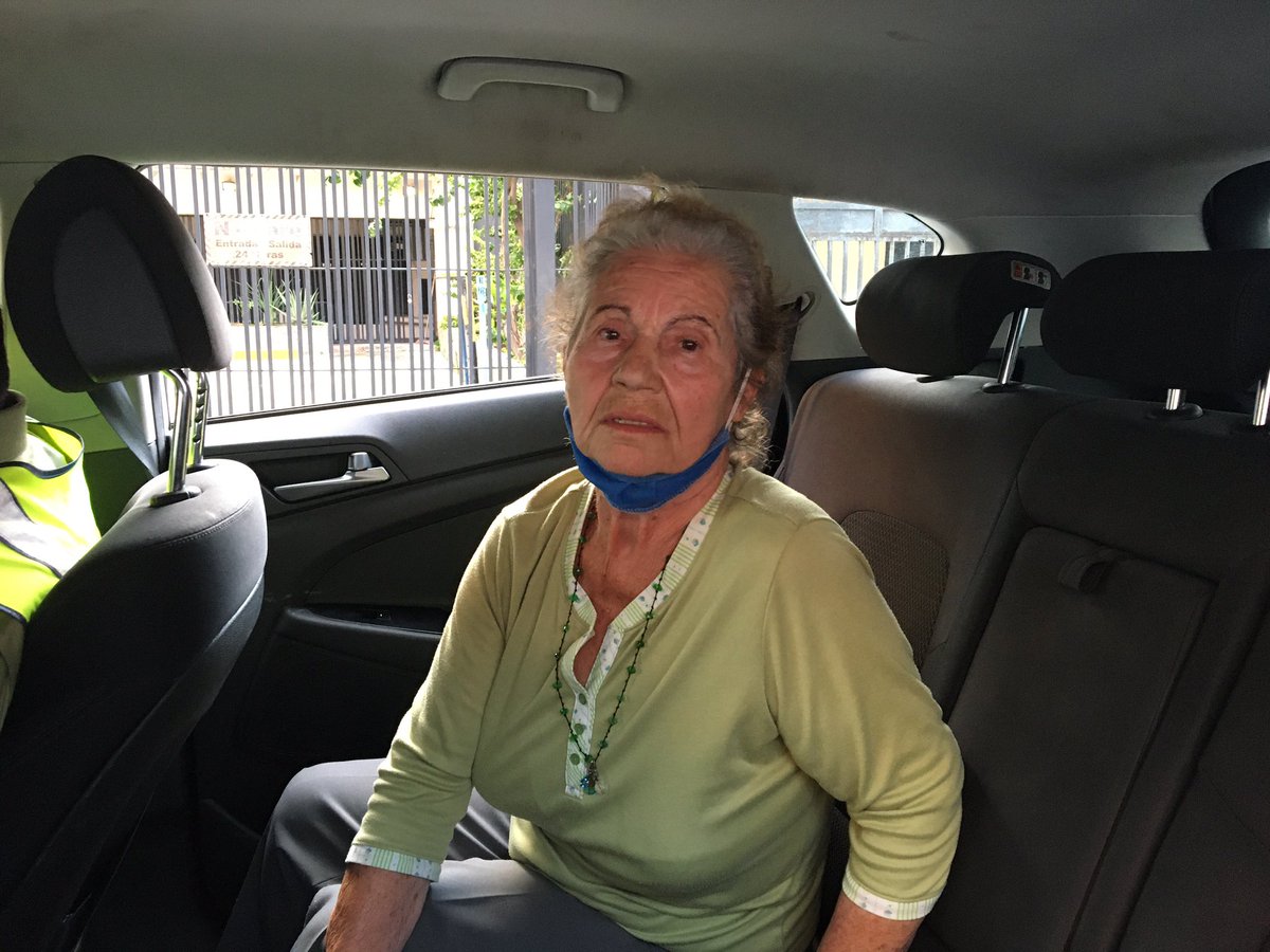 Por favor ayúdenme a divulgar esta información, esta señora está perdida... tiene alzahaimer  está resguardad por <a href="/policiachacao/">Policía Municipal de Chacao</a> responde al nombre de Rosa Pasille, me dijo ella misma
