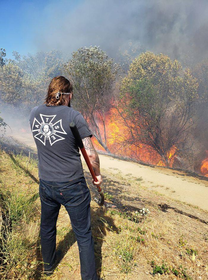 osfashland's tweet photo. OSF stage hand & IATSE Local 154 member Jack Buckley was one of many civilians who helped dig trenches & support those evacuating at the start of the Ashland Fires. Thankful to have such amazing people in our community! #OSFTogether
(Reported by @Oregonian / 📷: Tobin Buckley) https://t.co/n84J9MkvNe