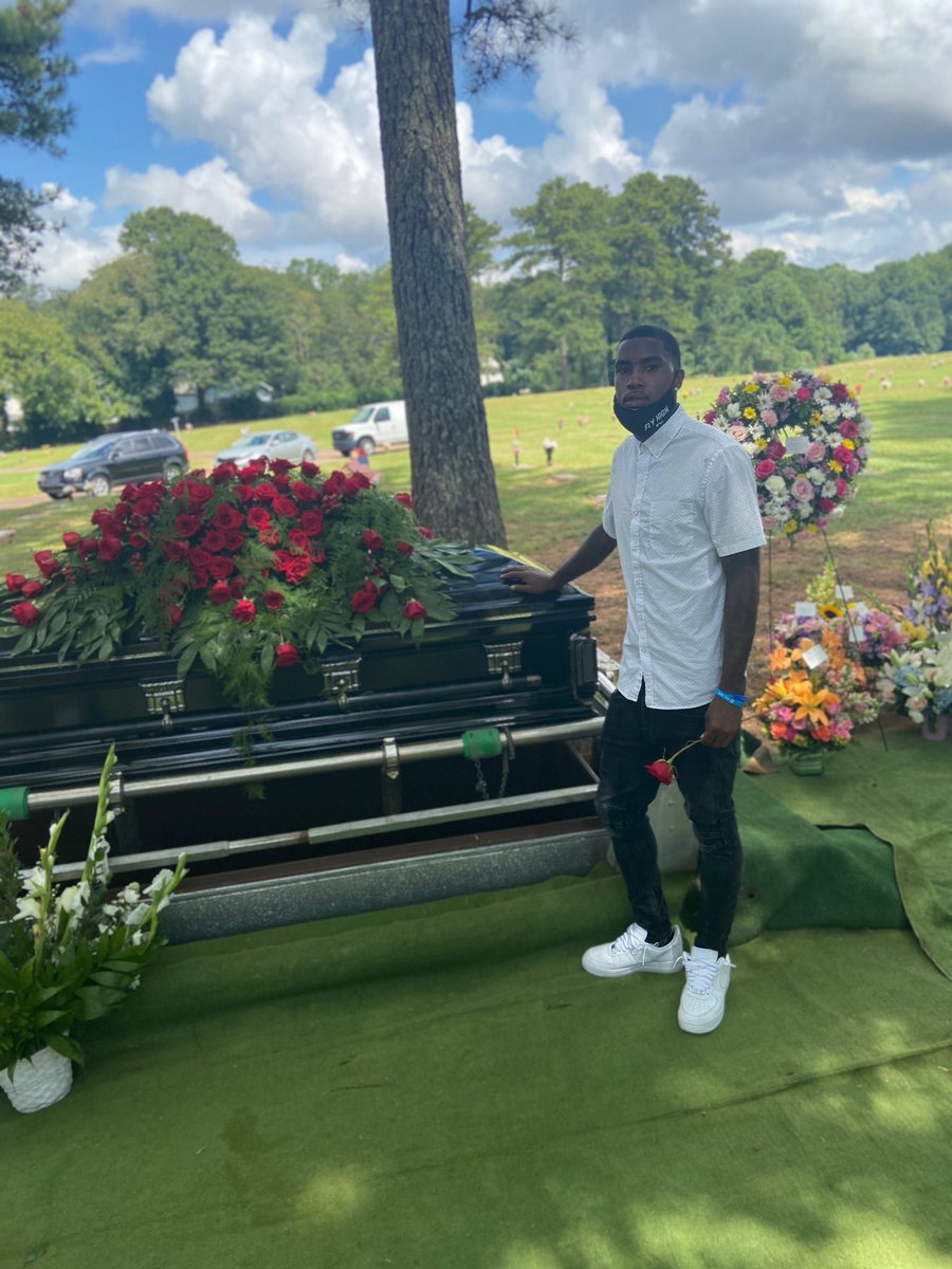 whojk_'s tweet photo. LongLiveTY, it’s been a blessing knowing you and loving you bro 💯We stood strong for you even thru the tears, ya momma wanted me to put the jersey in ya hands so I’m at peace with knowing you holding my jersey right now💯 they say the good die young ❤️I love you forever slime💚 https://t.co/A4wS2GO8j9